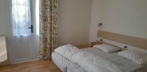 Mobile Home VIGNEMALE  2 rooms = Sheets + Towels + Cleaning for 4 People