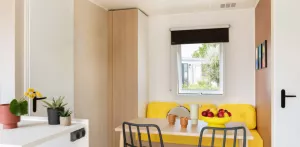 Stacaravan Confort TV PLUS 2 slaapkamers | CONFORT - 26m² - overdekt terras - TV - plancha