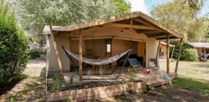 Ecolodge Cotton met canvasbekleding, Comfort, 35 m² - 2 slaapkamers - inclusief overdekt terras van 11 m² + tv