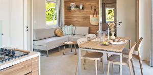 Mobil-home 5 chambres (+ 1 convertible) - Terrasse couverte - 13/15 pers.