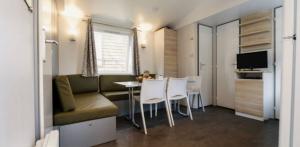 Stacaravan Comfort met airconditioning 3 slaapkamers + TV