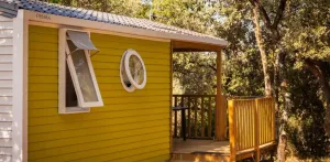 Mobilheim Confort + SUNNY 27m² (2 Zimmer - Überdachte Terrasse) + TV