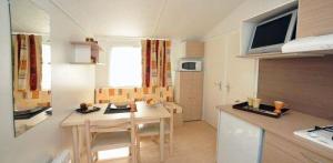 Stacaravan Loisirs 2 slaapkamers + TV - by maeva