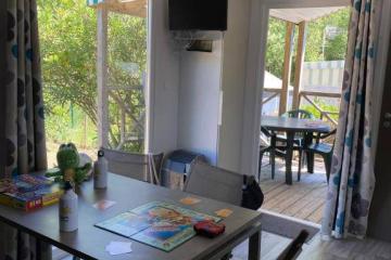 Flower Camping l'Escale du Perthuis