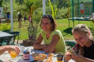 Camping La Roche d'Ully