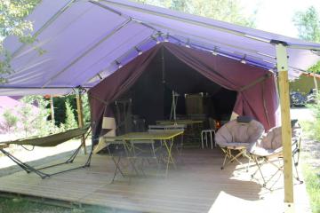 Flower Camping La Rivière