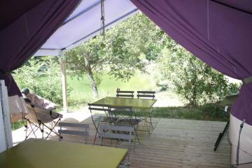 Flower Camping La Rivière