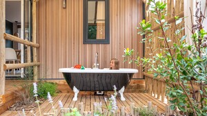 Mobilheim Garden 2sz | PREMIUM - 31m²- überdachte terrasse - TV - geschirrspüler - plancha - badewan