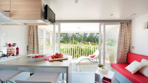 Mobil-home Face Confort 25m² (2 chambres) + TV + Terrasse intégrée - Arrivée Dimanche
