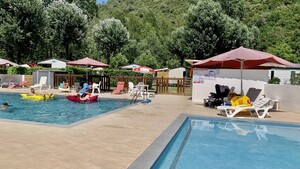 Camping Au Vallon Rouge by Resasol