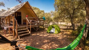 Bungalow tent Confort SAFARI 20m² (2 Kamers - zonder (eigen) sanitair) + Half-schaduwrijk terras