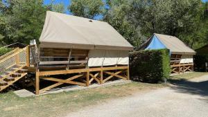 Flower Camping La Rivière