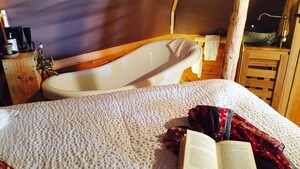 Lodge Venezia - 18m² - Barok, romantisch met zijn badkuip met ontbijt inbegrepen.
