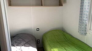 Mobilhome CONFORT (2 habitaciones) terraza cubierta (TV, Barbacoa, Ropa de cama incluída)