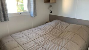 Mobilhome CONFORT (2 bedrooms) sheltered terrace (TV, Barbecue, Sheets provided)