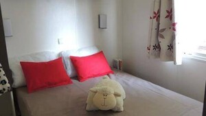 Mobilheim Confort + SUNNY 27m² (2 Zimmer - Überdachte Terrasse) + TV