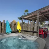 Stacaravan Trio Premium met airconditioning 3 slaapkamers jacuzzi + TV - by maeva