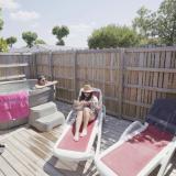 Stacaravan Quattro Premium met airconditioning 4 slaapkamers jacuzzi + TV - by maeva