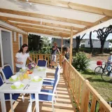Mobilhome Confort 22m² - 2 habitaciones - Terraza semi-cubierta - TV - Lavavajilla