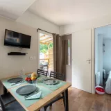Homeflower Premium 29m² (2 slaapkamers) + terras + TV + Zeezicht