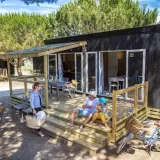 Premium stacaravan 30 m² – 2 slaapkamers – onoverdekt terras + tv + beddengoed en handdoeken + airco – 7 nachten
