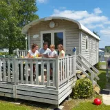 Wohnwagen 20m² (2 Zimmer) + TV + Terrasse + BBQ