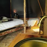 Lodge Venezia - 18m² - Barok, romantisch met zijn badkuip met ontbijt inbegrepen.