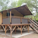 Lodge op palen Confort 30m² (2 slaapkamers) overdekt terras 10m² (zonder privé sanitair)